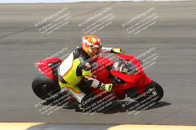 media/Apr-10-2022-SoCal Trackdays (Sun) [[f104b12566]]/Bowl (11am)/